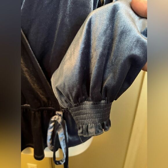 LC Lauren Conrad blue Velvet Wrap top Size XXL, excellent condition - Picture 5 of 7